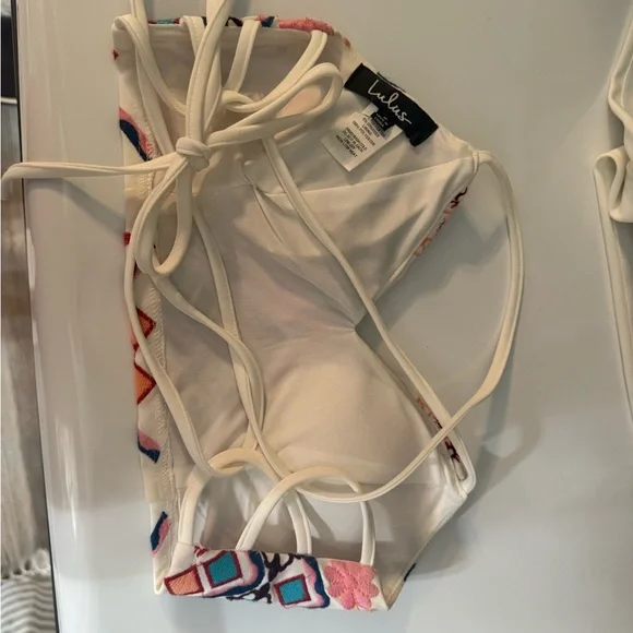 Lulu's 2 piece set🌸 - Picture 7 of 8